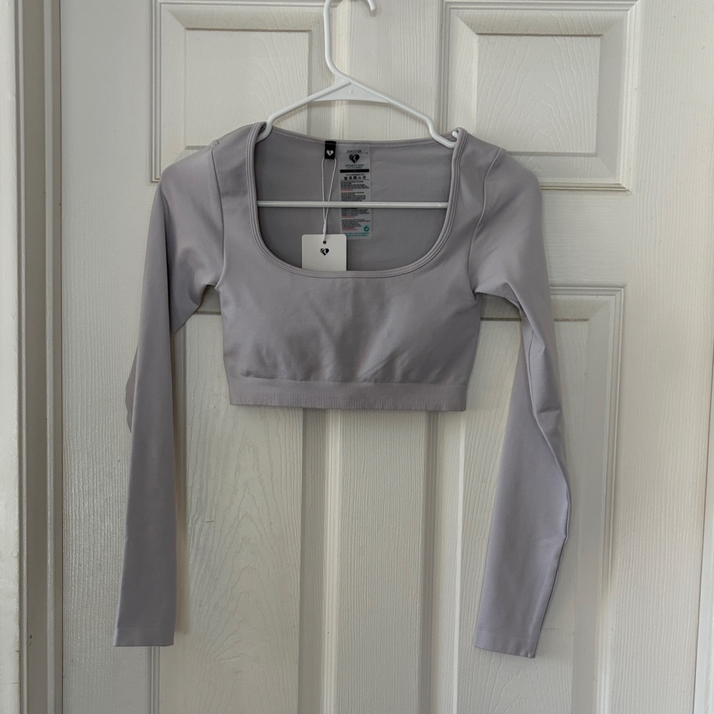 Women's Long Sleeve Scoop Neck Crop Top - Light Lavender